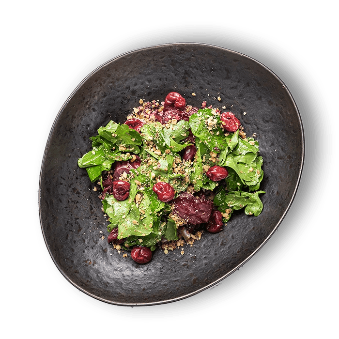 Салат із печеної городини з баликом із сома, свіжою зеленню та вишнями