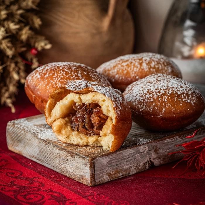 Four Ukrainian Christmas pampukhy with rose jam in a medium box