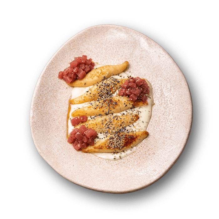 Палюшки з сиром, карамелізованою грушею та вишнею з ялівцем