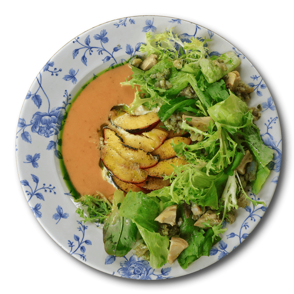 Salad with peach and young cheese